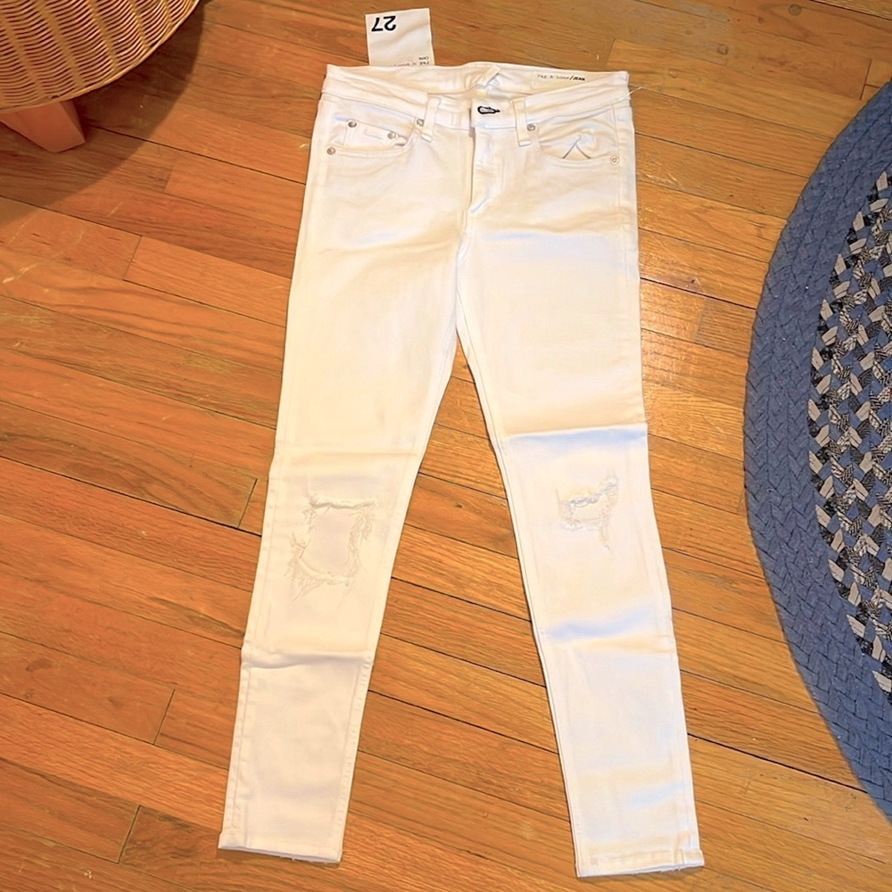 NWT white Rag & Bone Jeans. Distressed knees and hem,Skinny capri style,Stretch